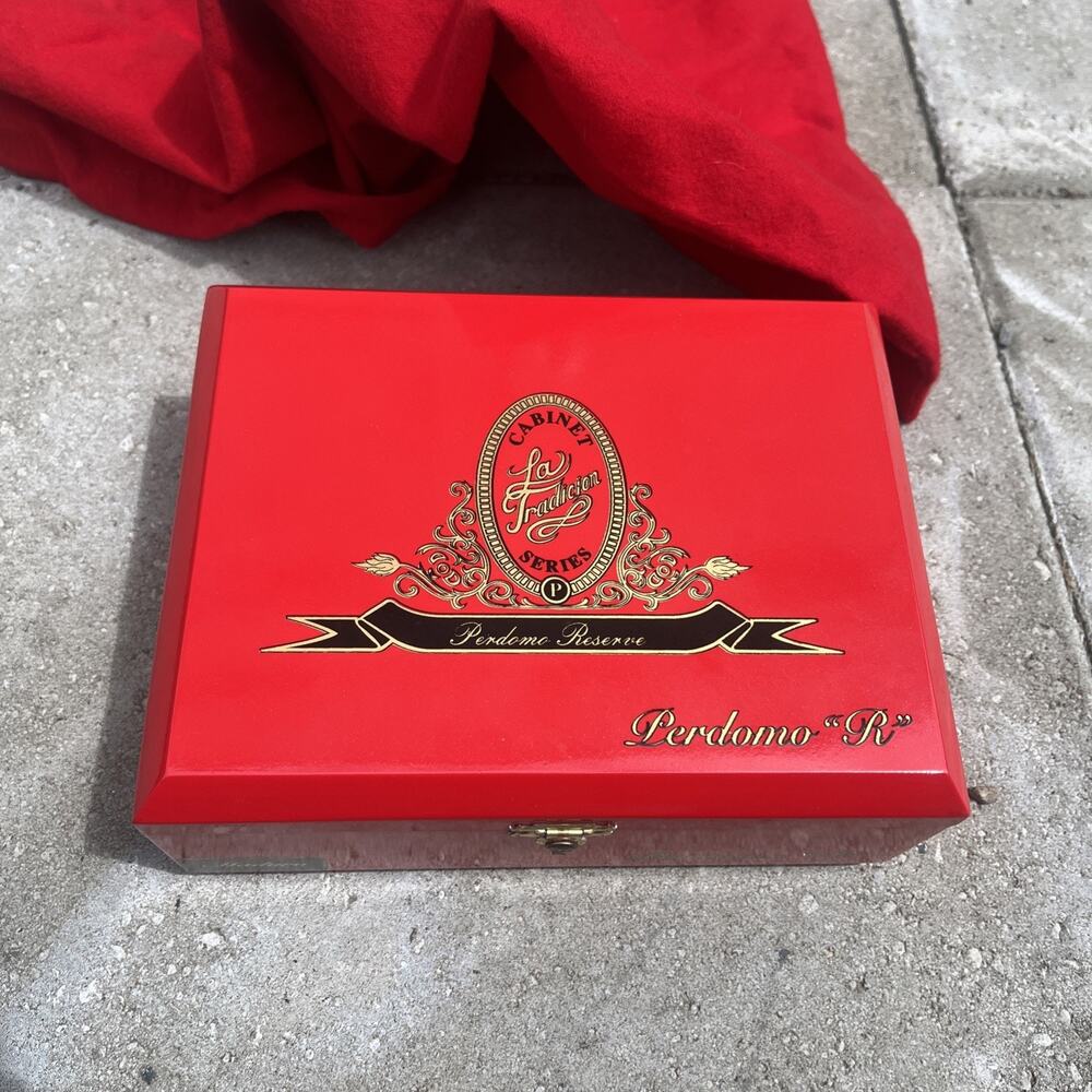 LA TRADICION PERDOMO RESERVE RED ENAMELED EMPTY WOOD CIGAR BOX